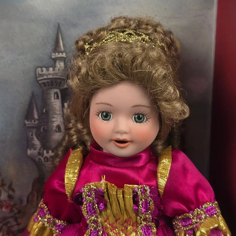 Knickerbocker‎ Beauty and the Beast Doll Girls  Magenta Gold Story Book 1996